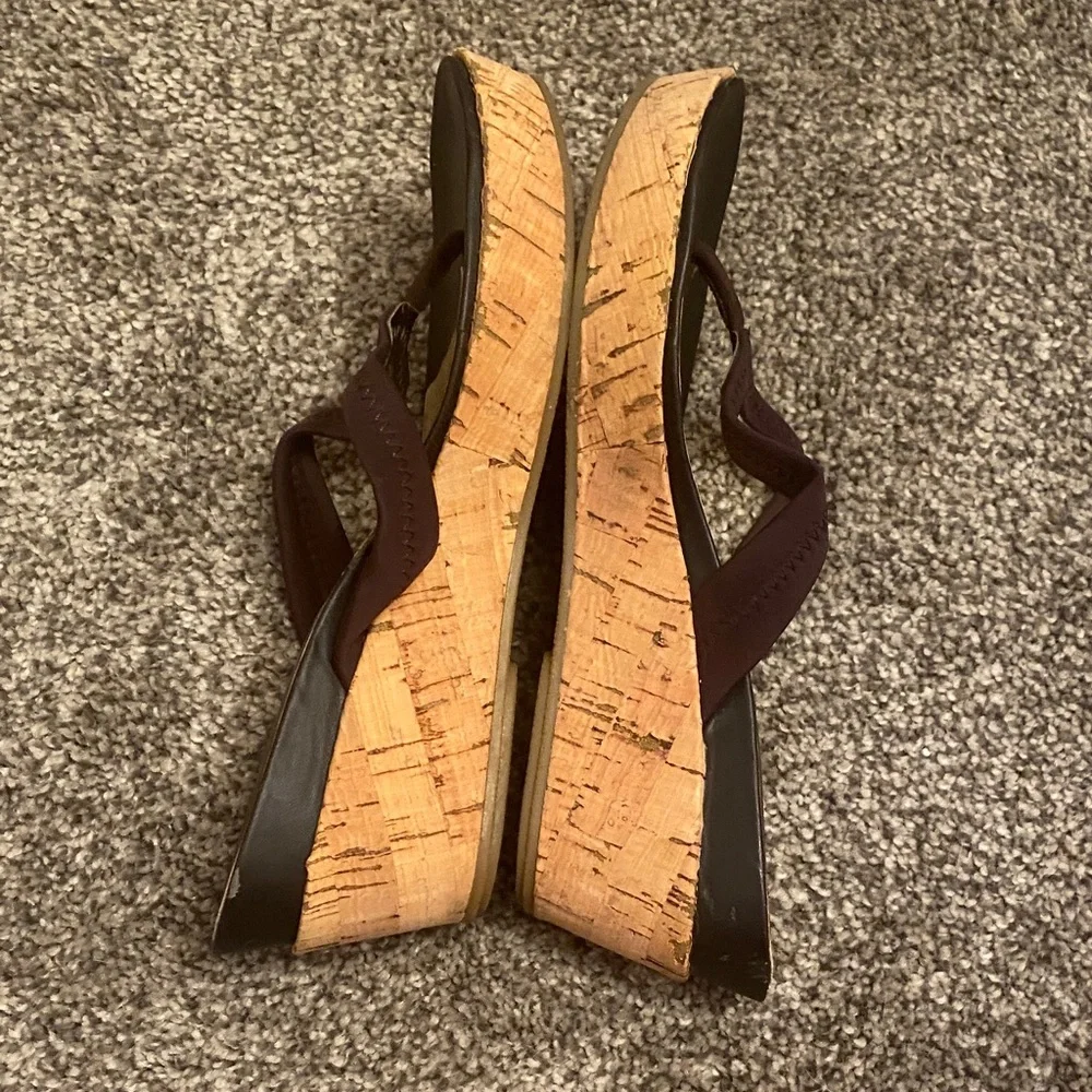 Rampage Dark Brown and Gold Flip-Flops - Picture 3 of 6